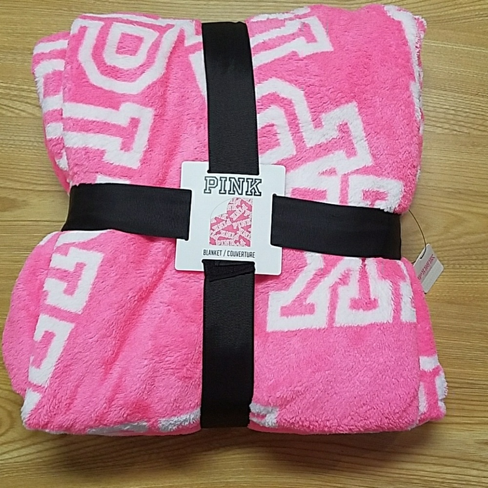 Pink VS blanket